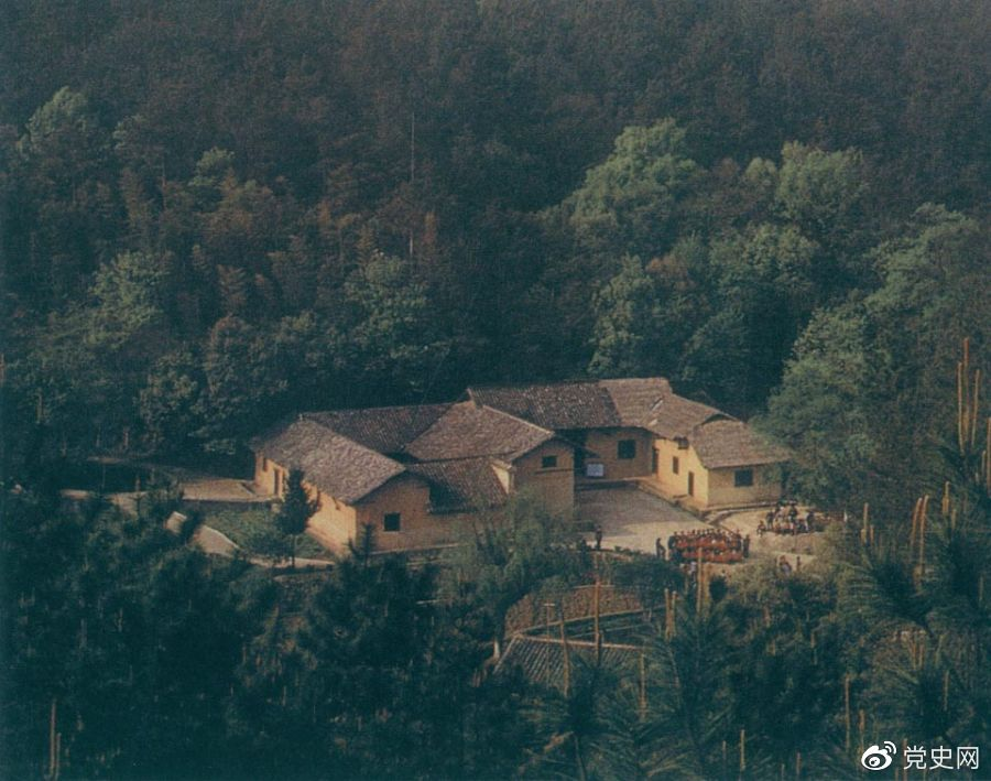 毛泽东故居——湖南省湘潭县韶山冲上屋场。1893年12月26日,毛泽东在这里诞生。